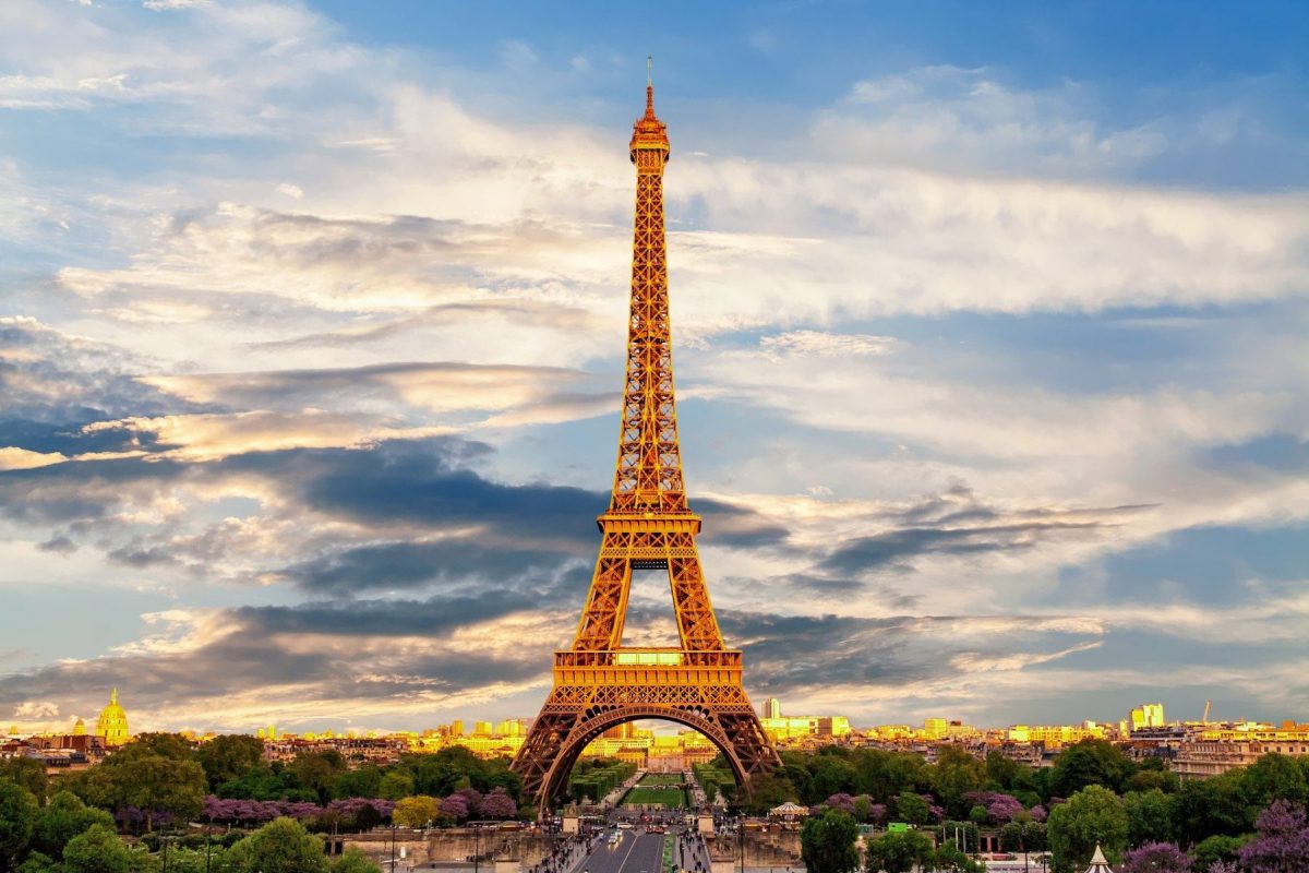 Spot Foto dan Restoran Keren di Menara Eiffel Traveling