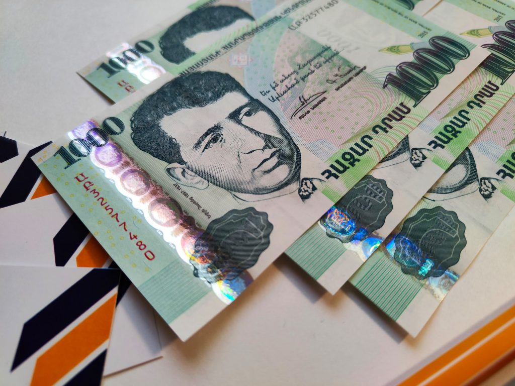 Uang Armenia